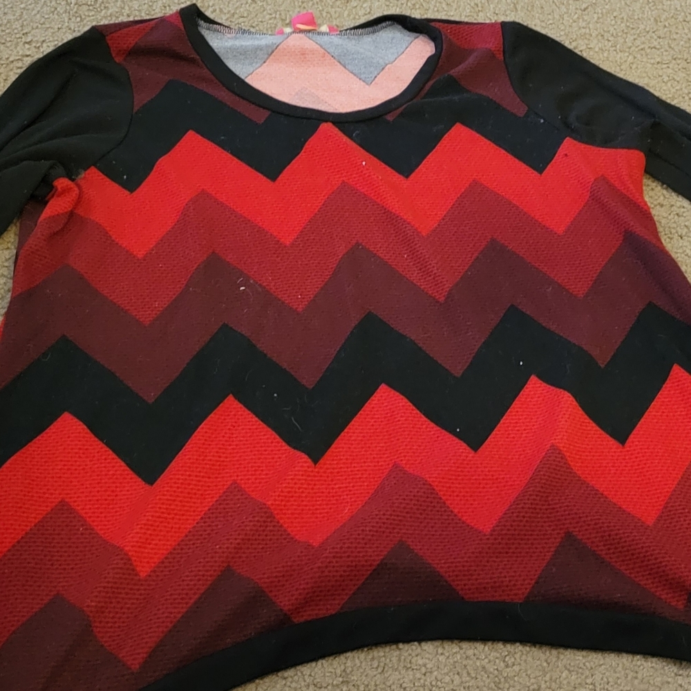 Zig-Zag Black and Red Top